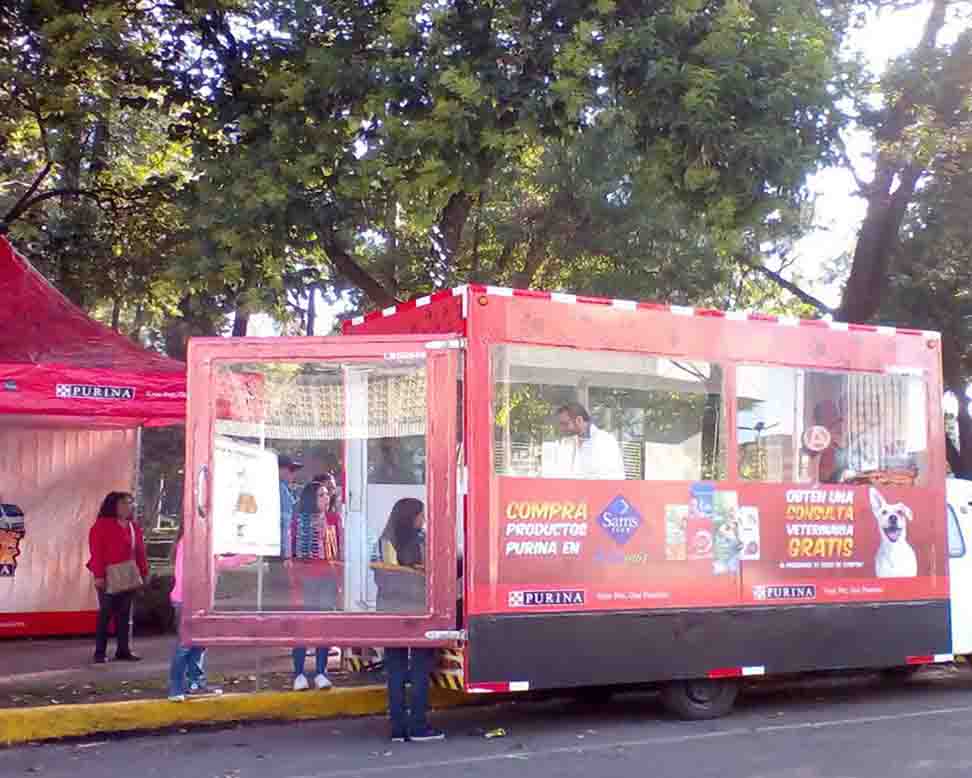 Vitrina Móvil de Explo para Purina activando 1000×800 Vitrina Móvil